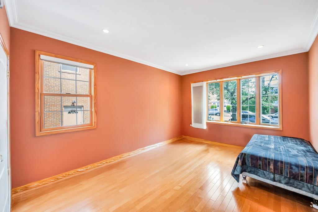 8418 263rd Street, Floral Park, NY 11001