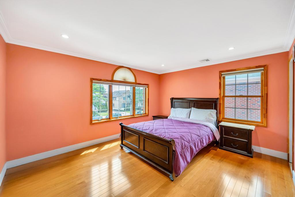 8418 263rd Street, Floral Park, NY 11001