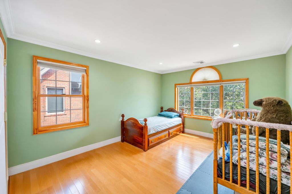 8418 263rd Street, Floral Park, NY 11001