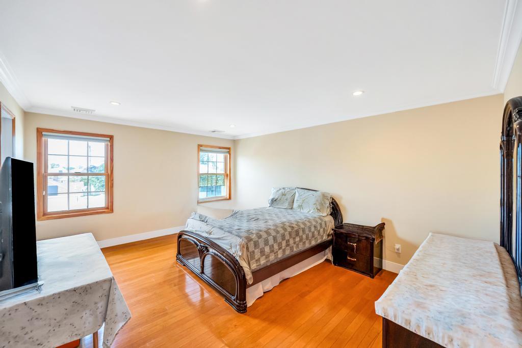 8418 263rd Street, Floral Park, NY 11001