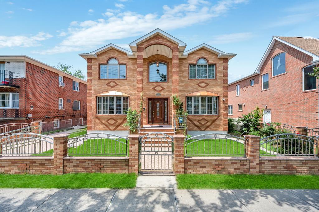 8418 263rd Street, Floral Park, NY 11001