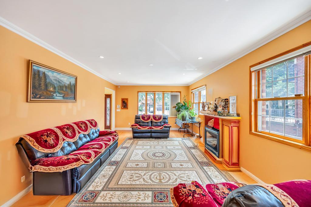 8418 263rd Street, Floral Park, NY 11001