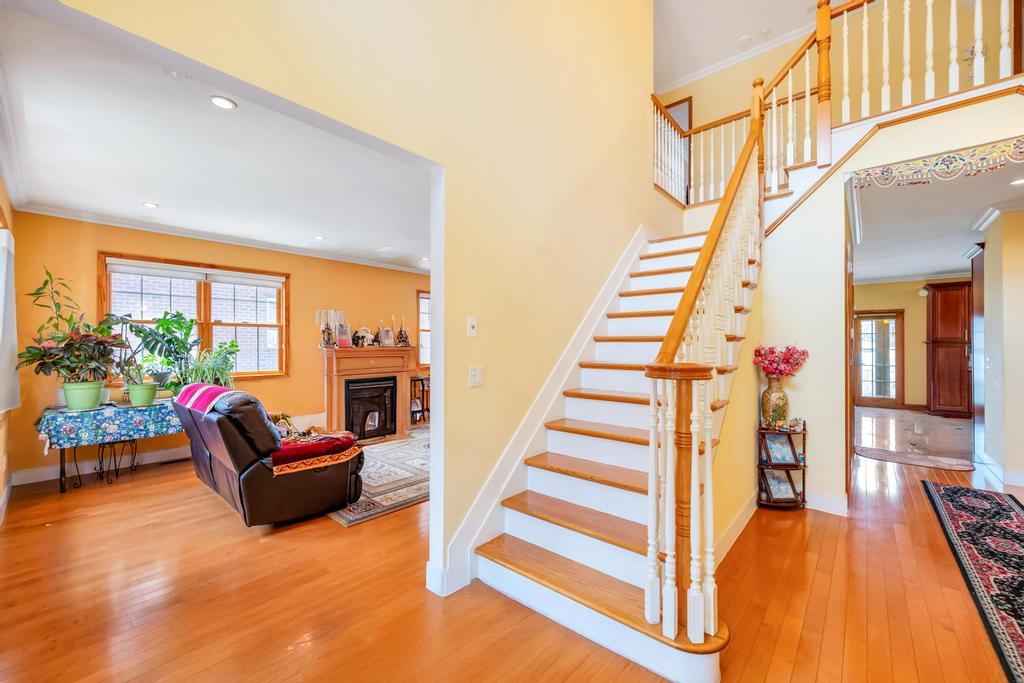 8418 263rd Street, Floral Park, NY 11001