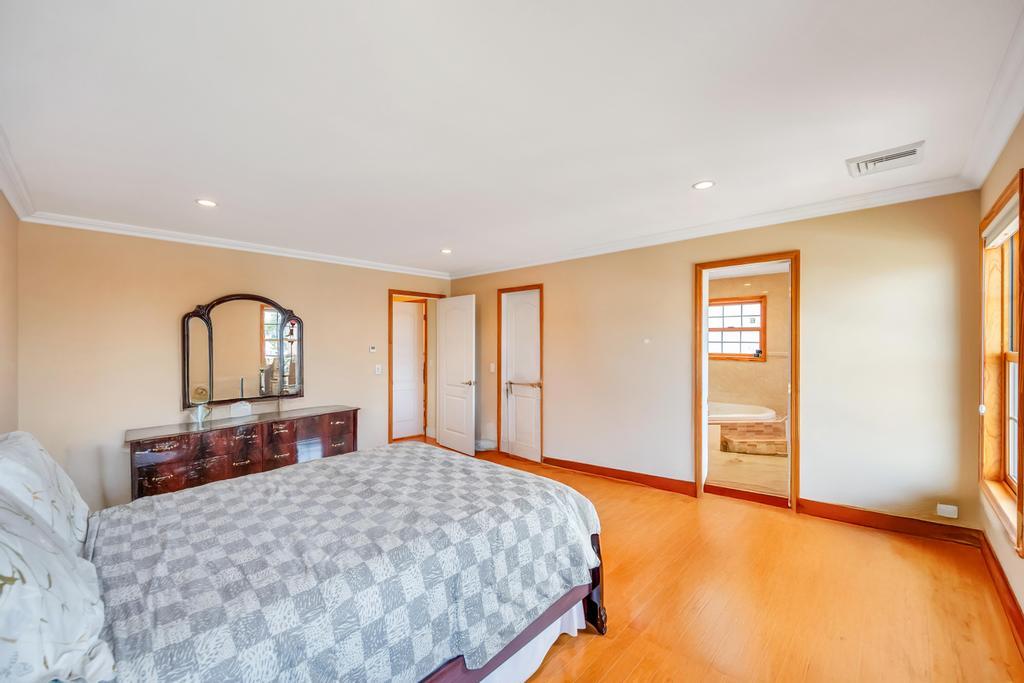 8418 263rd Street, Floral Park, NY 11001