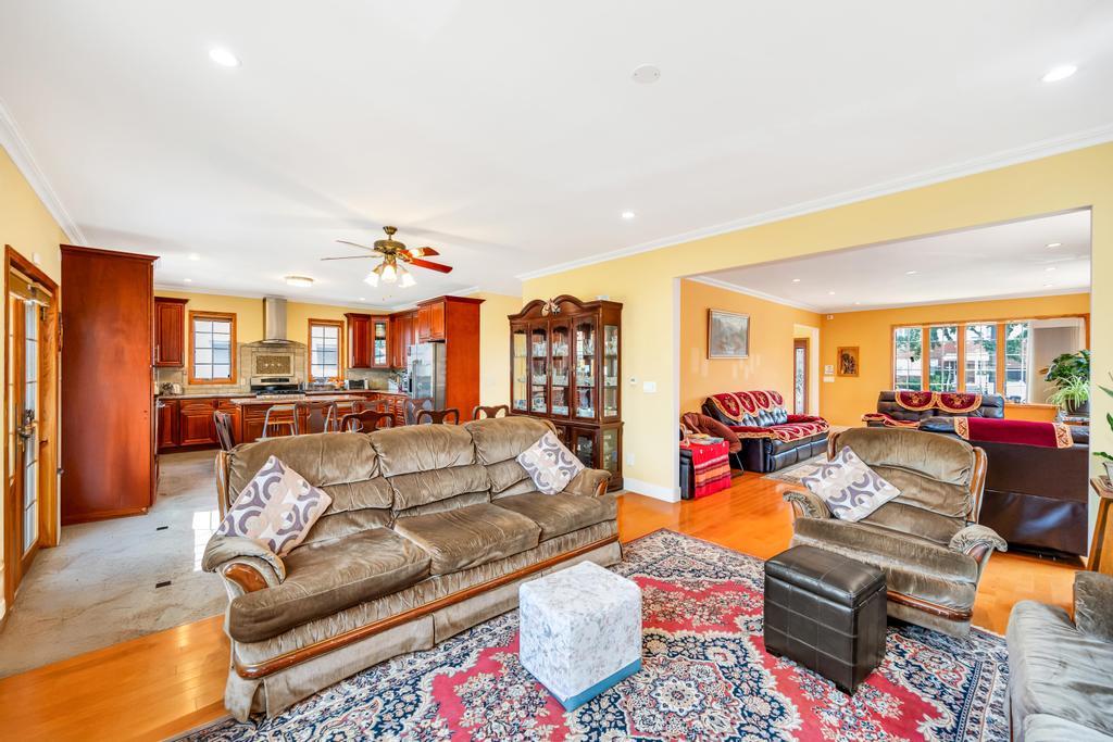 8418 263rd Street, Floral Park, NY 11001