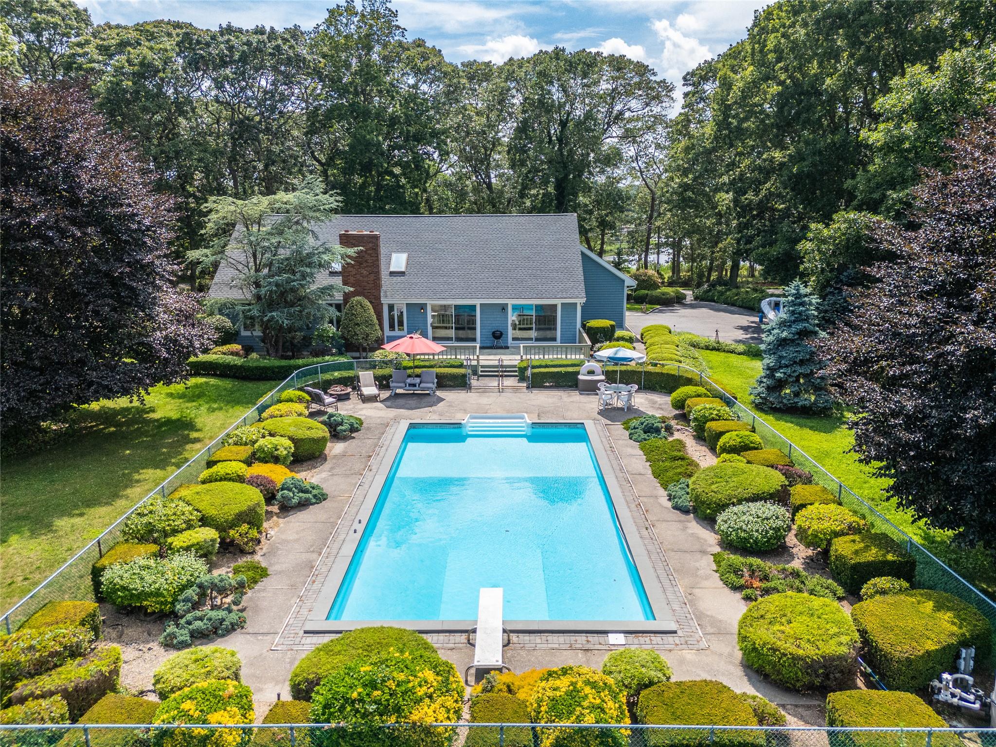 250 Peconic Bay Boulevard, Aquebogue, NY 11931