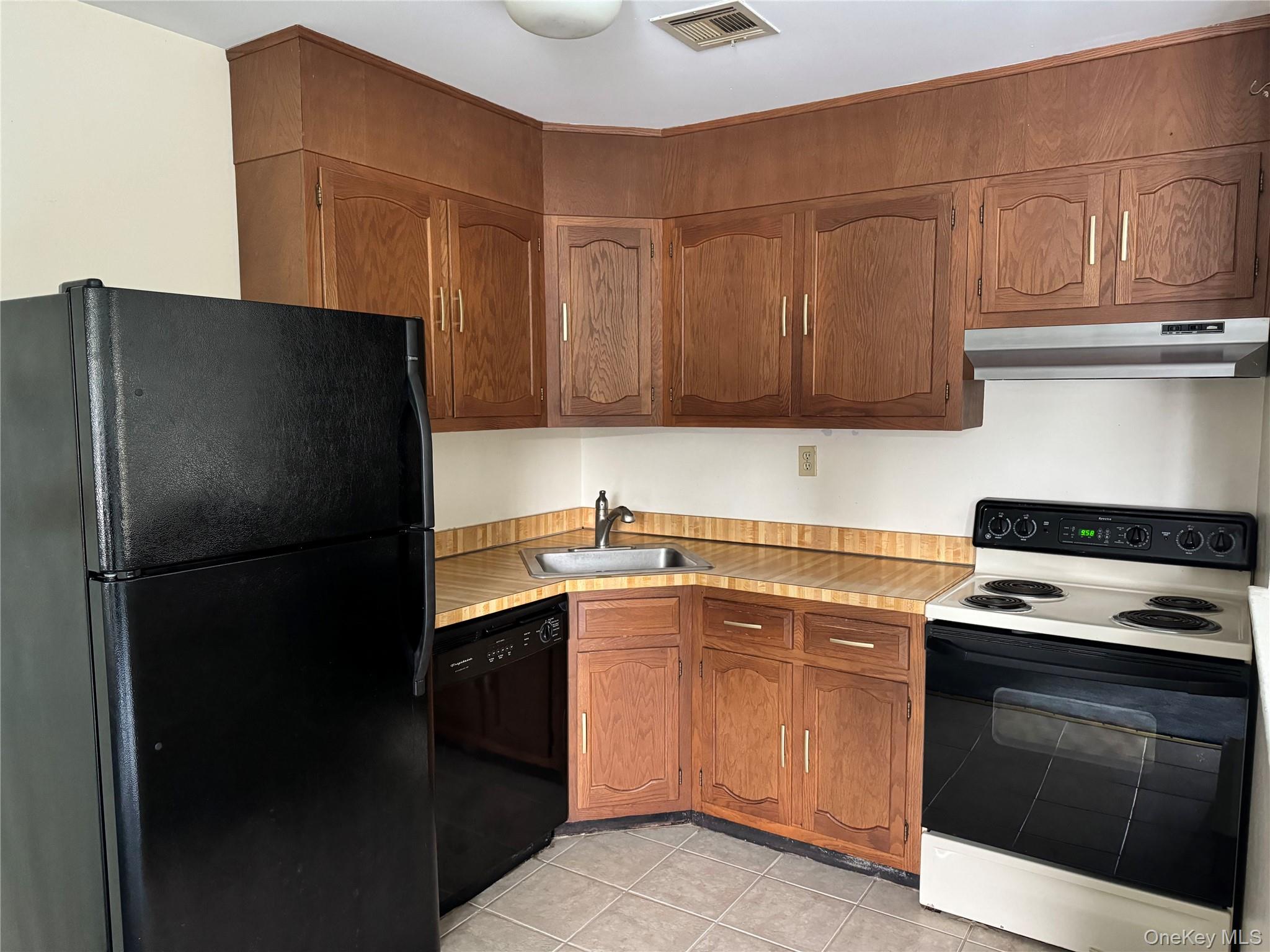 406 Woodbridge Drive # A, Ridge, NY 11961