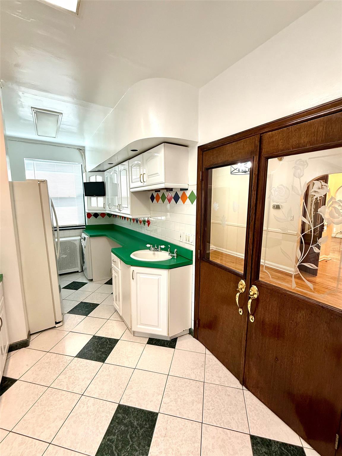 7267 Yellowstone Boulevard, Forest Hills, NY 11375