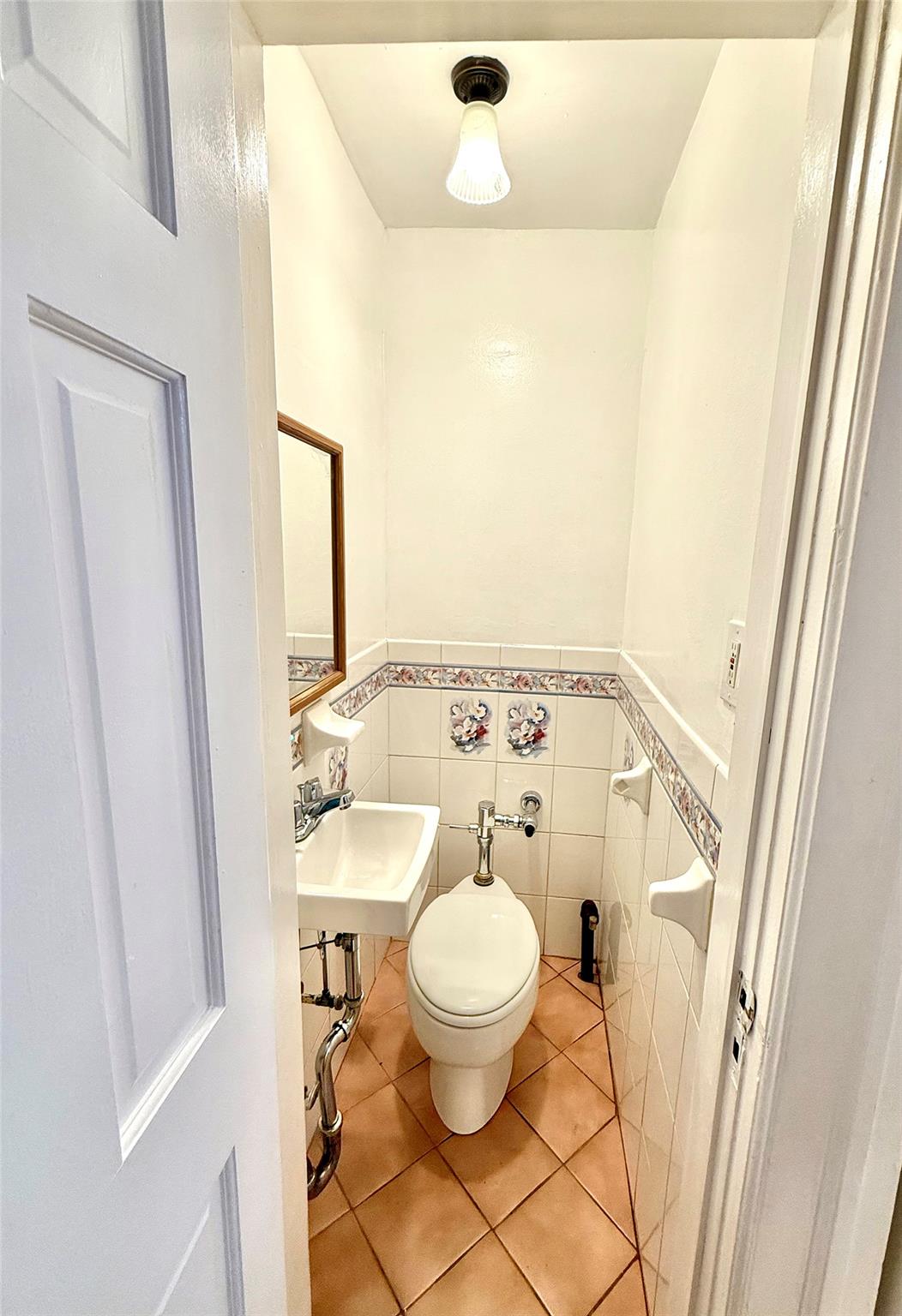 7267 Yellowstone Boulevard, Forest Hills, NY 11375