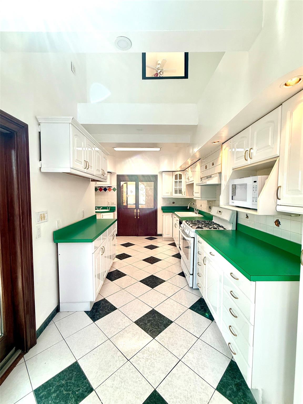 7267 Yellowstone Boulevard, Forest Hills, NY 11375