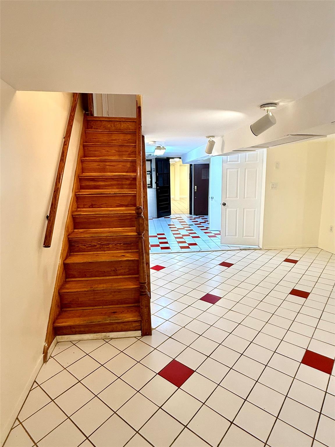 7267 Yellowstone Boulevard, Forest Hills, NY 11375