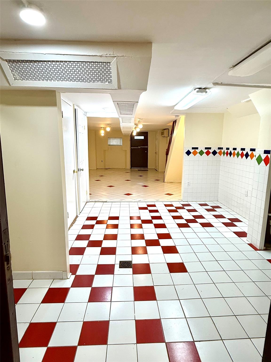 7267 Yellowstone Boulevard, Forest Hills, NY 11375