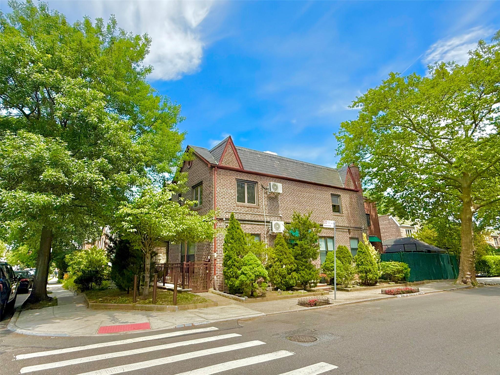 7267 Yellowstone Boulevard, Forest Hills, NY 11375