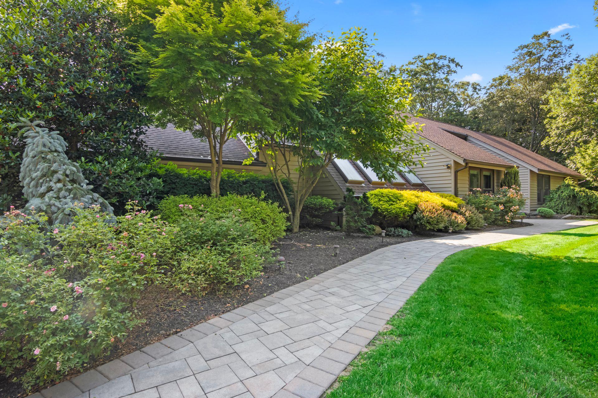 3 Silver Beech Court, Setauket, NY 11733