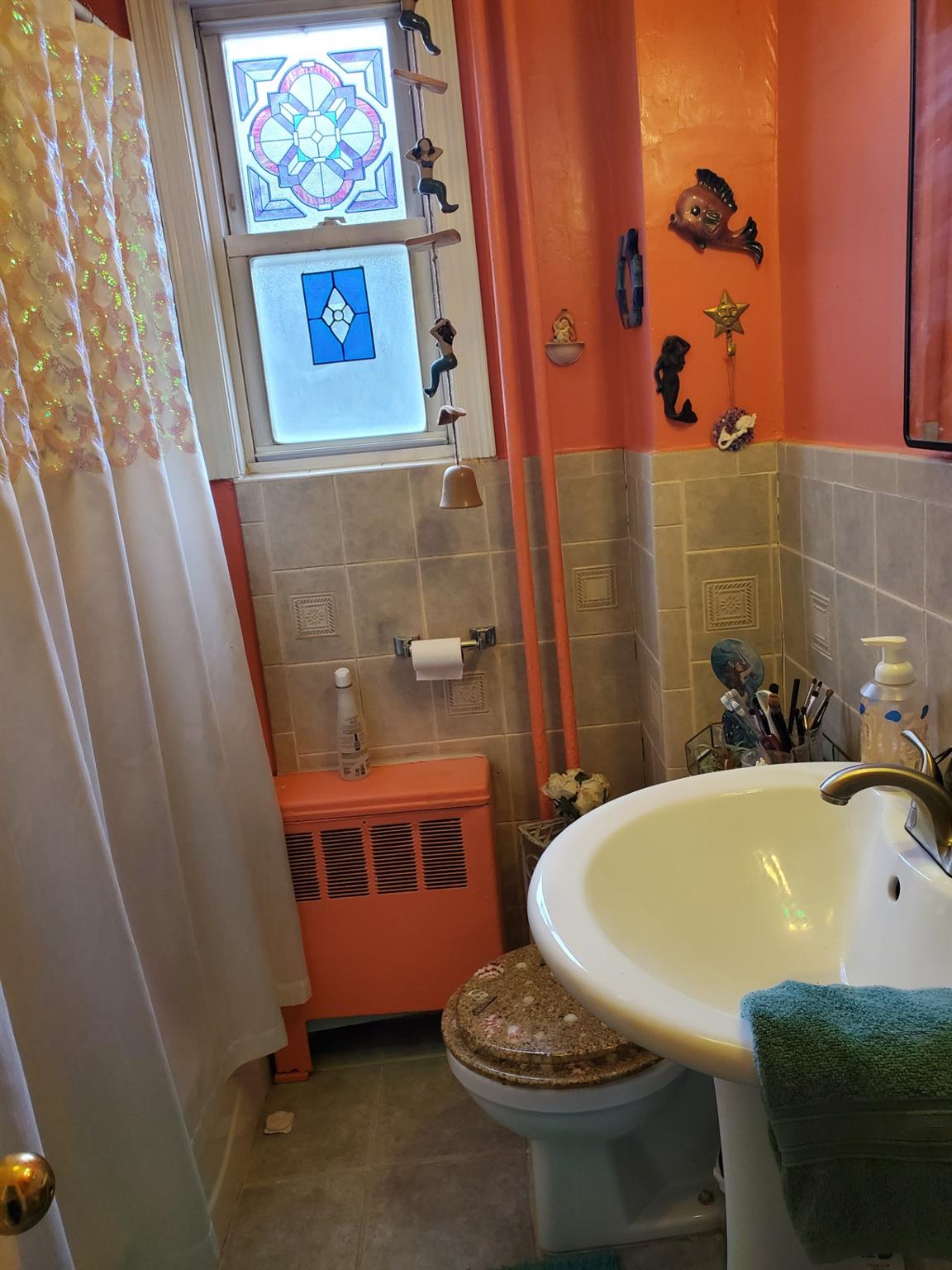 74 W Hoffman Avenue, Lindenhurst, NY 11757