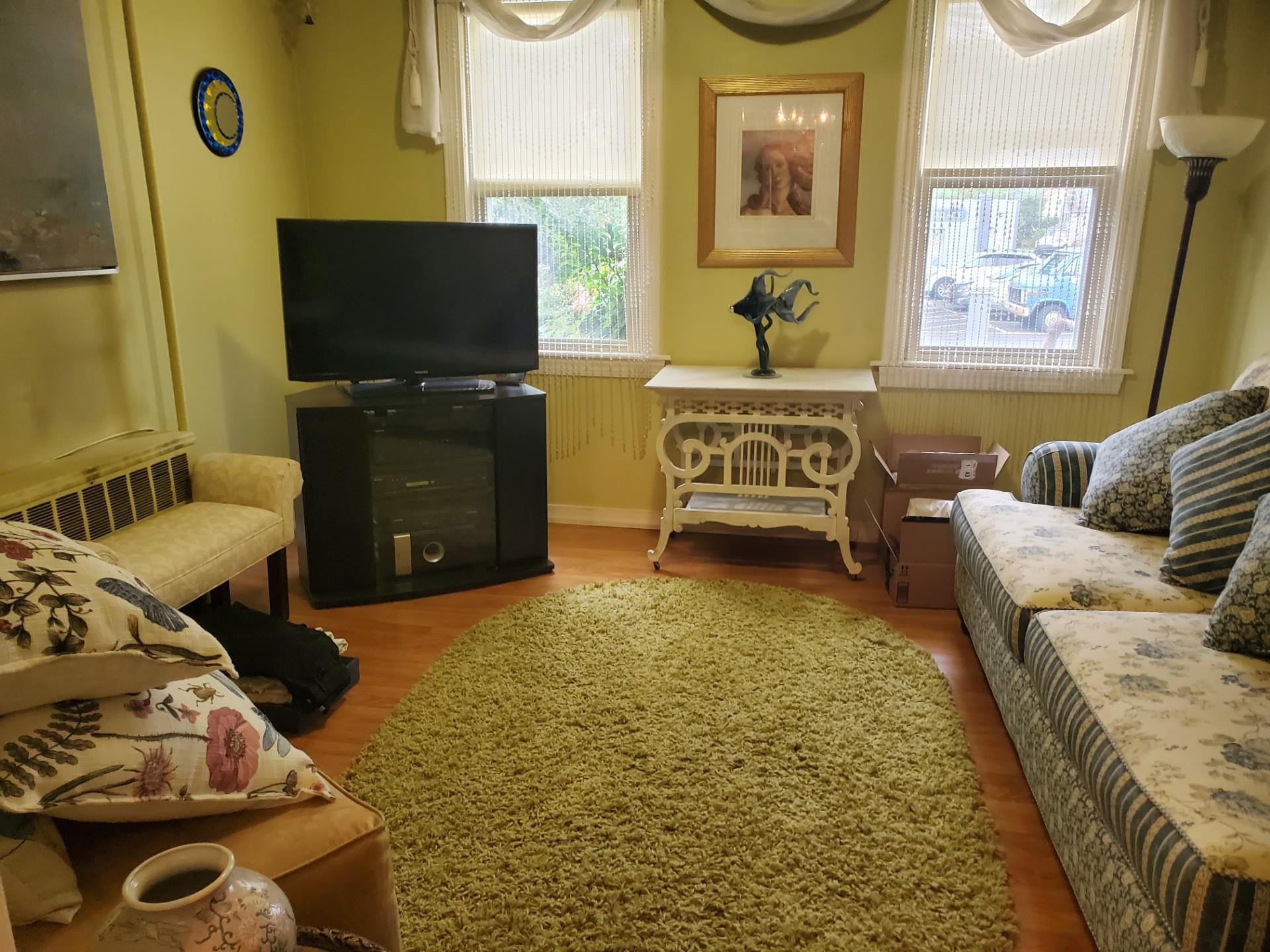 74 W Hoffman Avenue, Lindenhurst, NY 11757