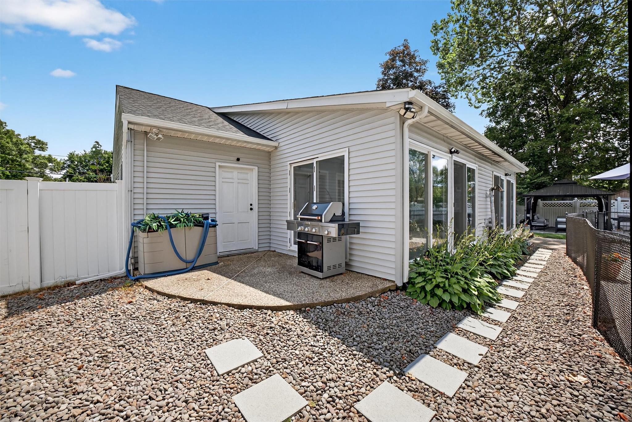 6 Spring Rock Road, New Windsor, NY 12553