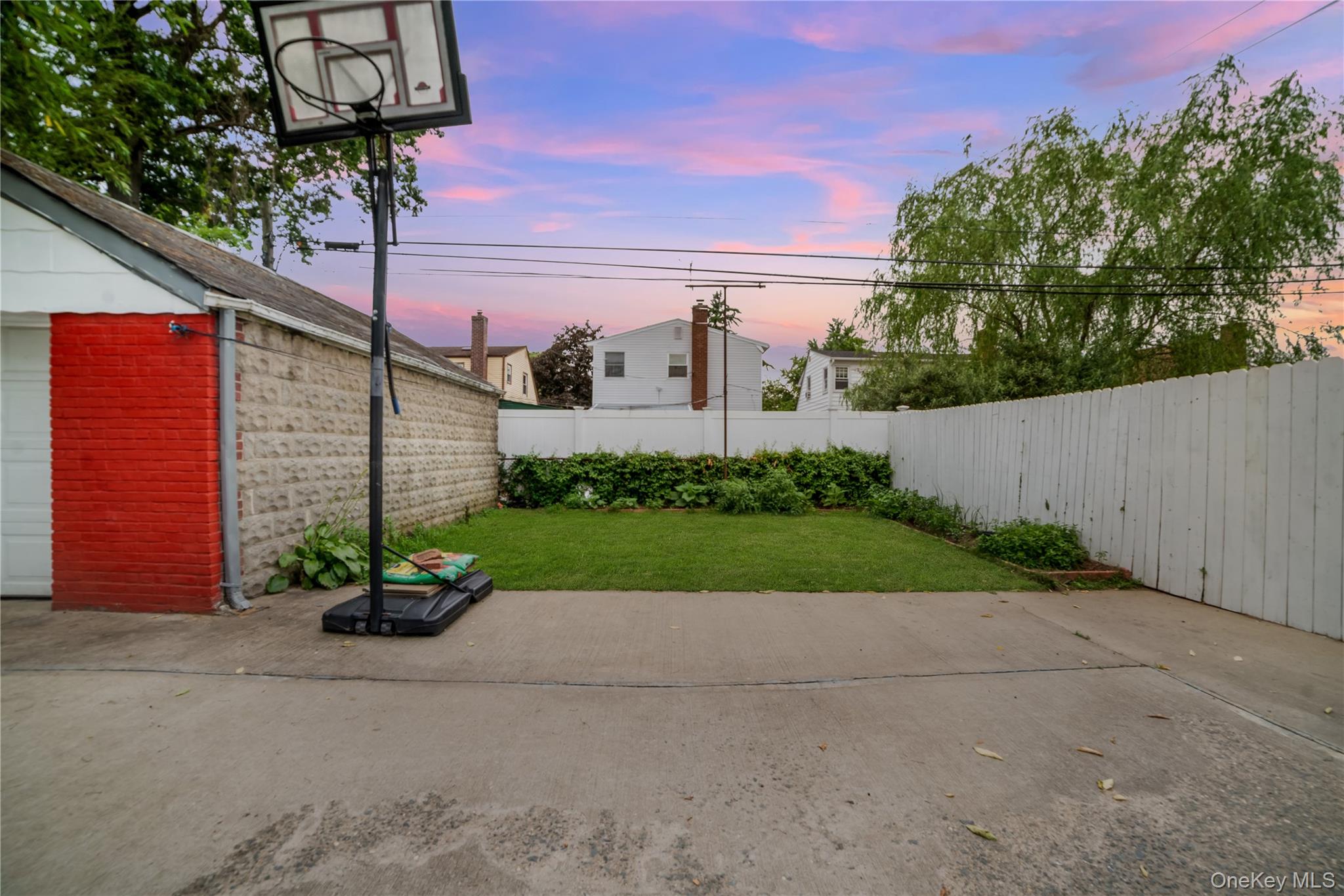 81-56 264th Street, Glen Oaks, NY 11004