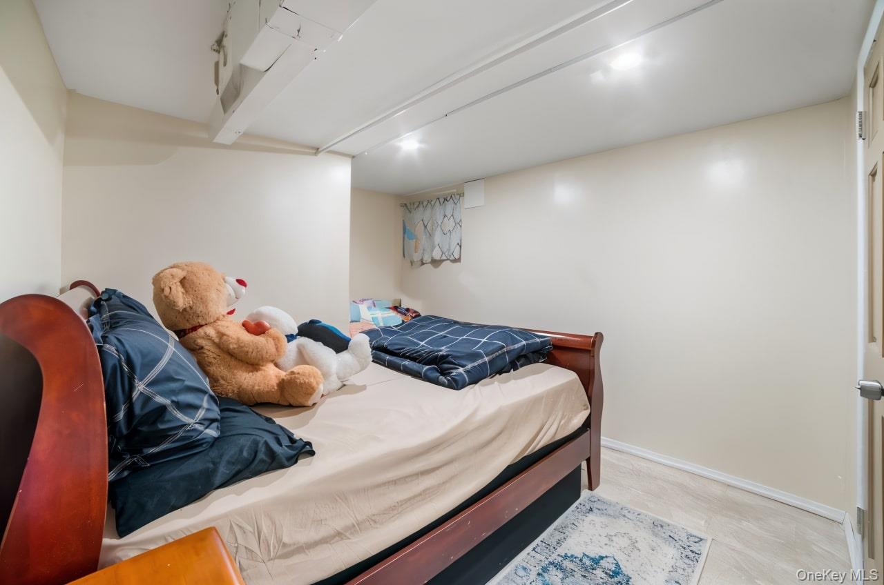 81-56 264th Street, Glen Oaks, NY 11004