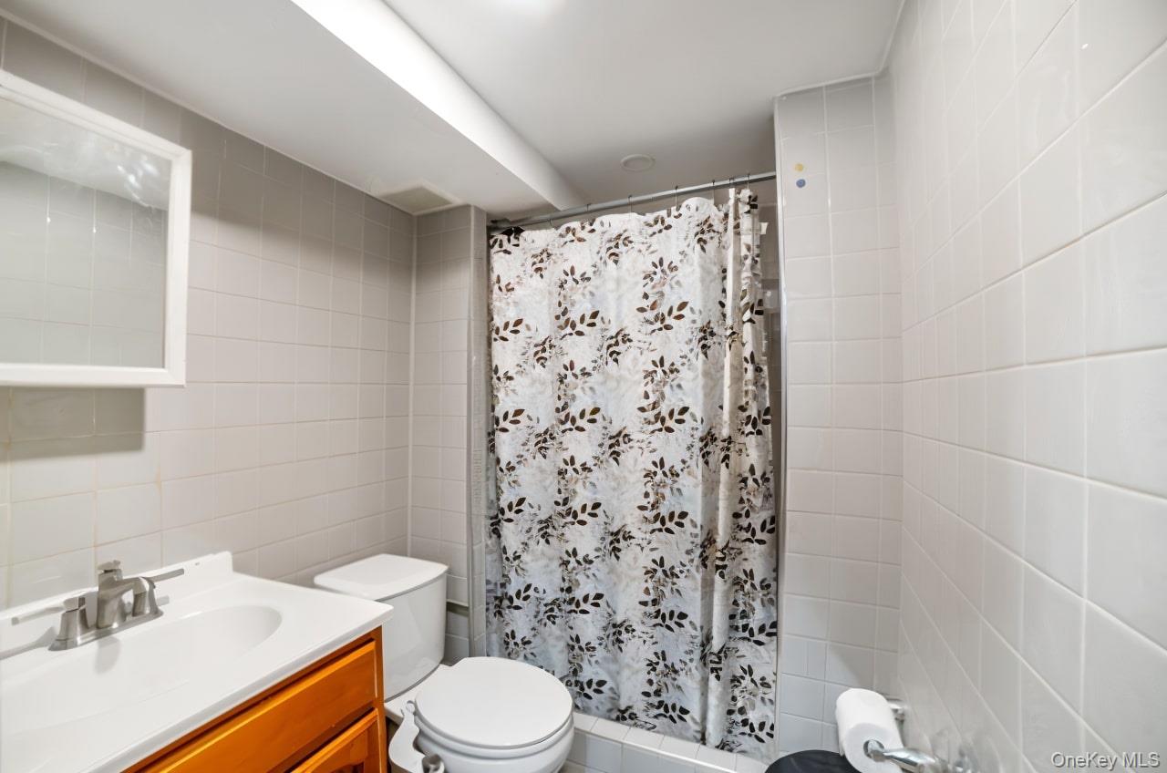 81-56 264th Street, Glen Oaks, NY 11004