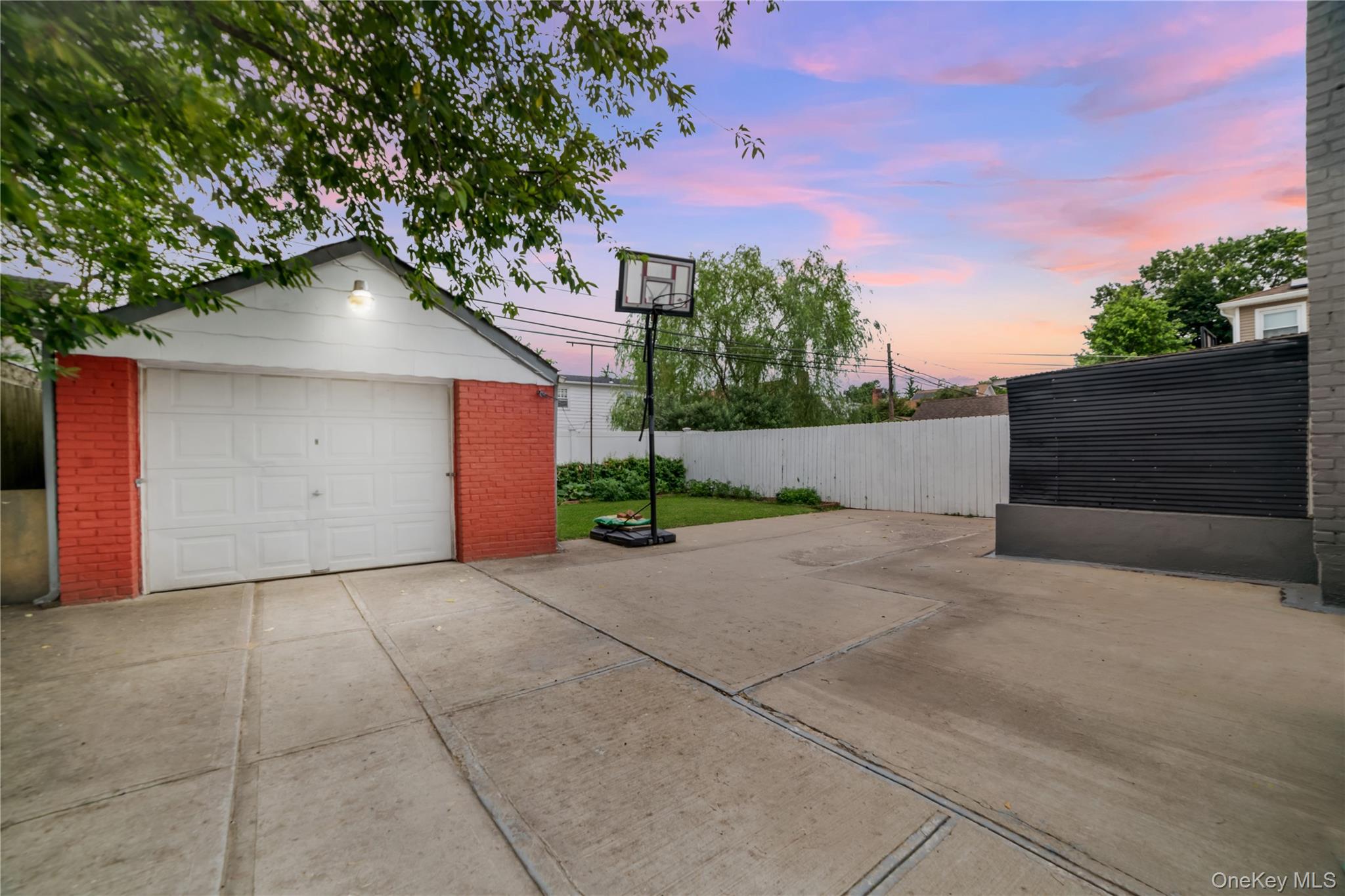 81-56 264th Street, Glen Oaks, NY 11004