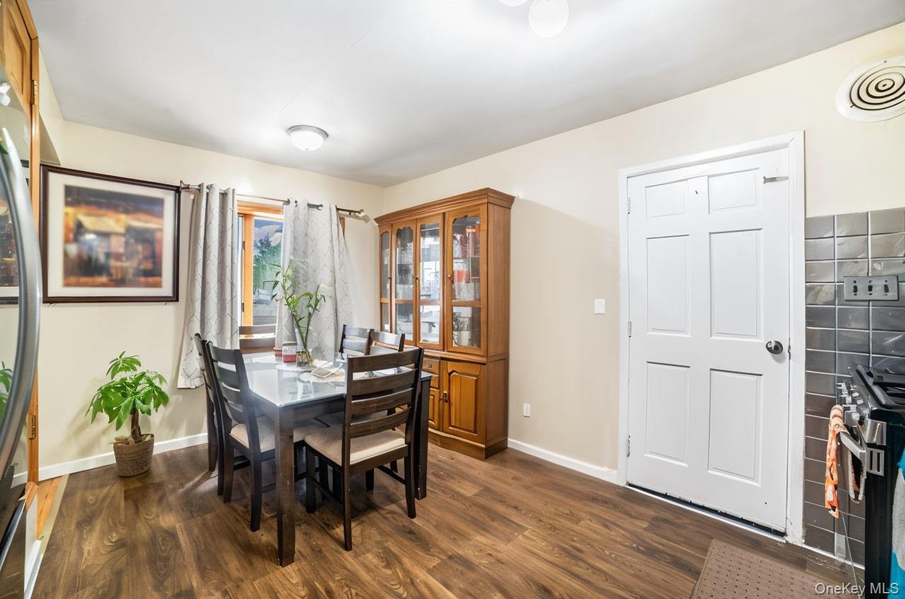 81-56 264th Street, Glen Oaks, NY 11004