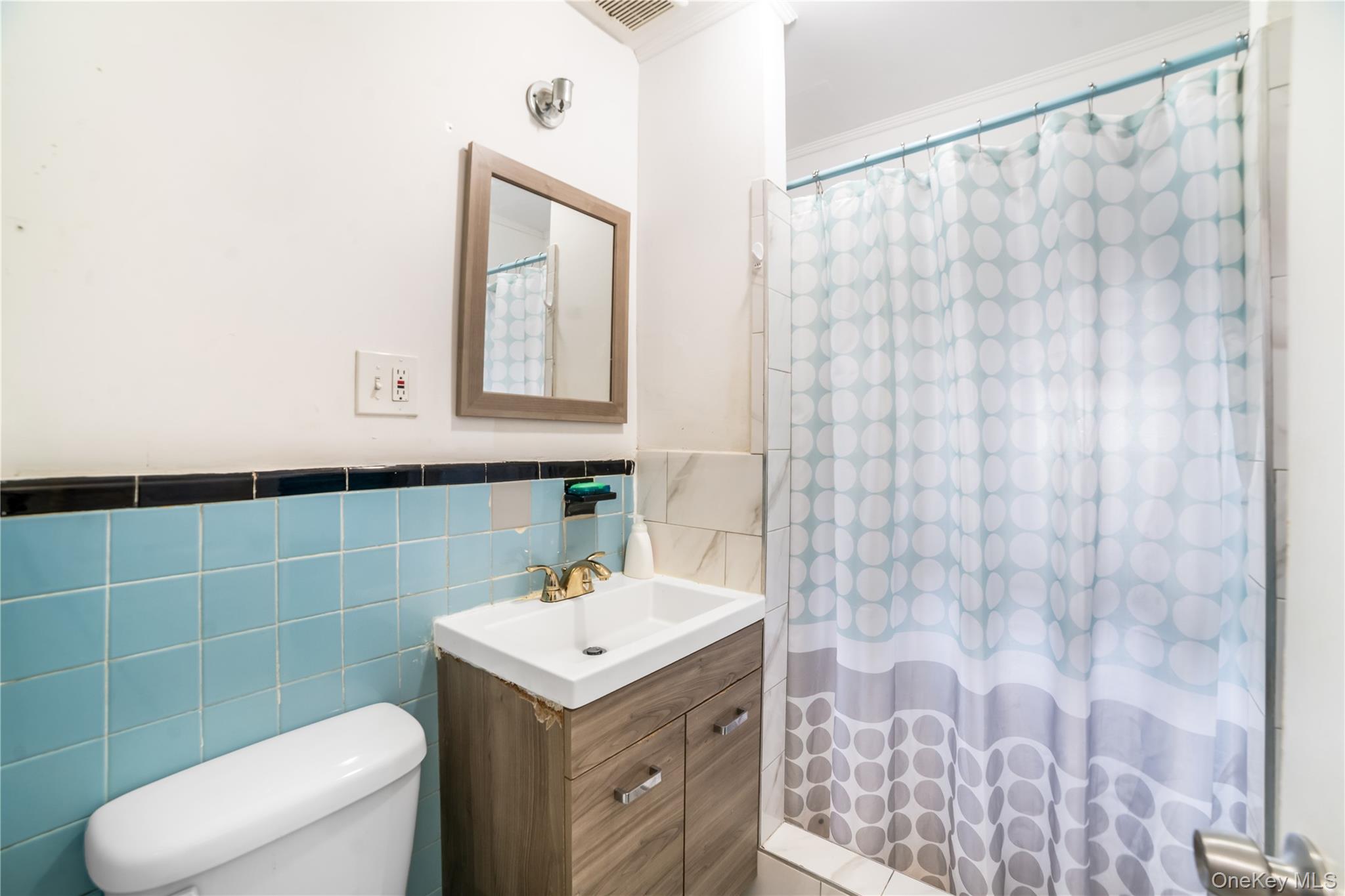 81-56 264th Street, Glen Oaks, NY 11004