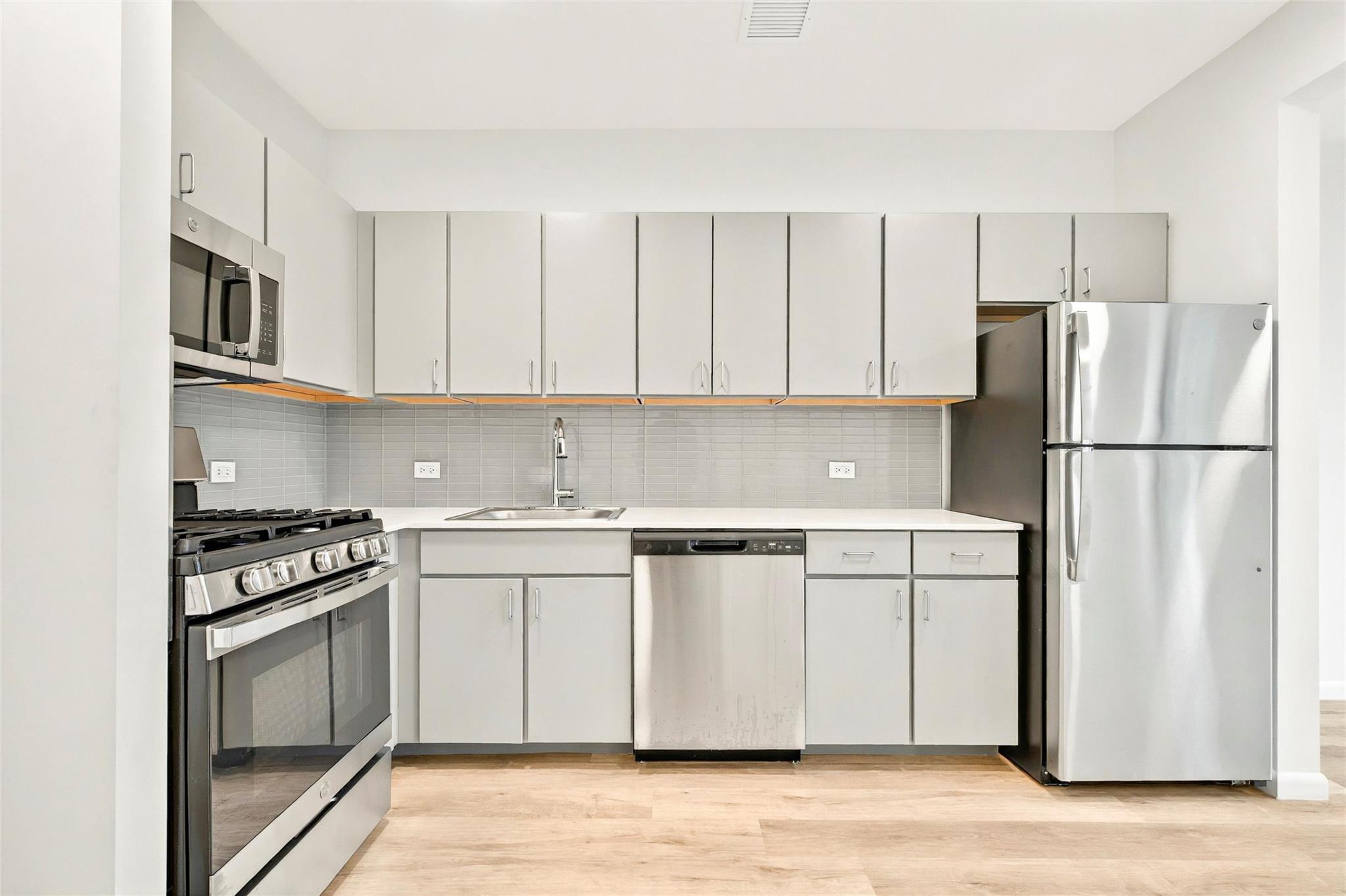 359 Bronx River Avenue # 2B, Bronx, NY 10473