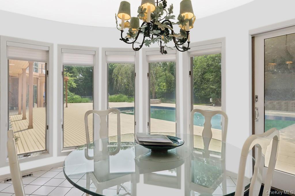 61 Hidden Cove Court, Southampton, NY 11968