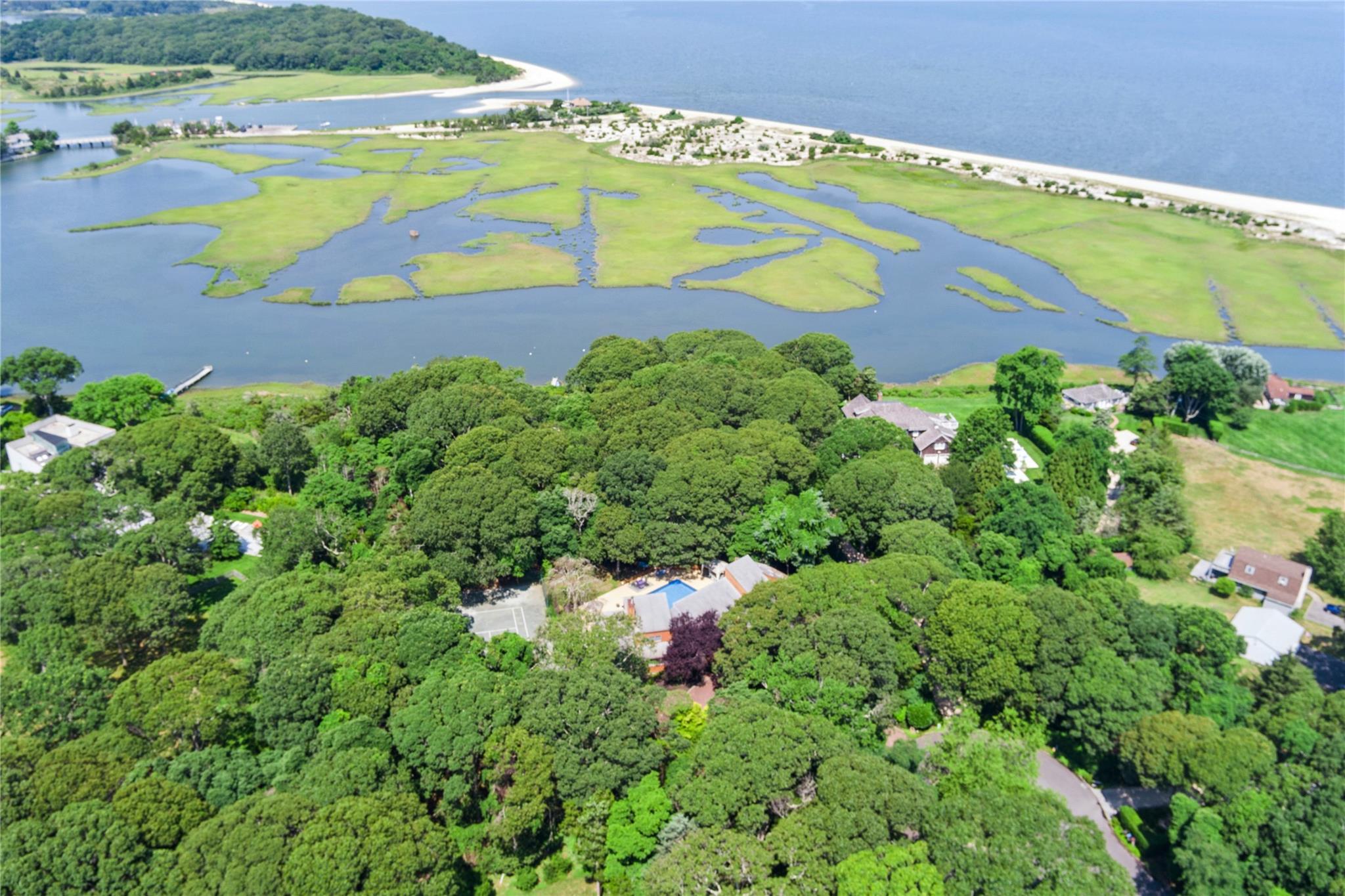 61 Hidden Cove Court, Southampton, NY 11968