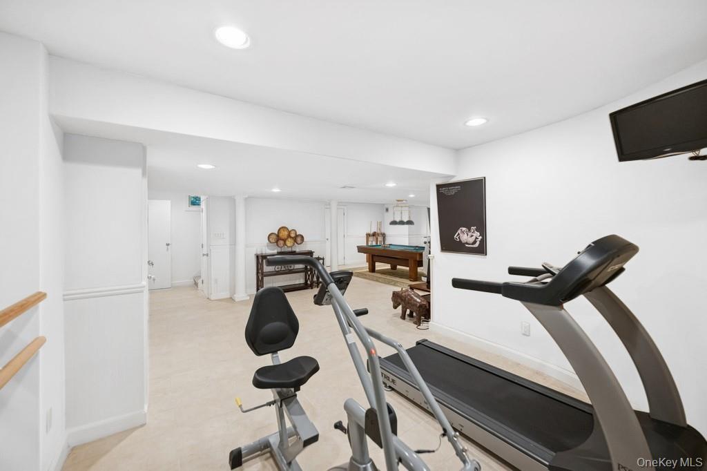 61 Hidden Cove Court, Southampton, NY 11968