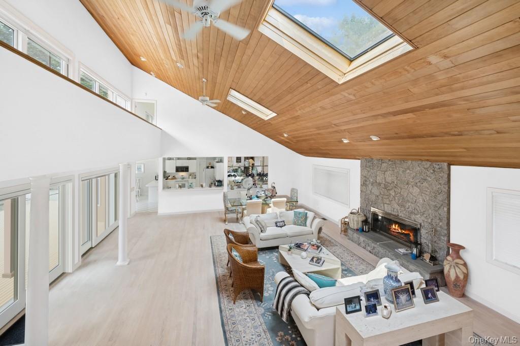 61 Hidden Cove Court, Southampton, NY 11968