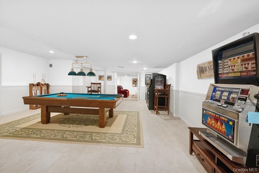 61 Hidden Cove Court, Southampton, NY 11968