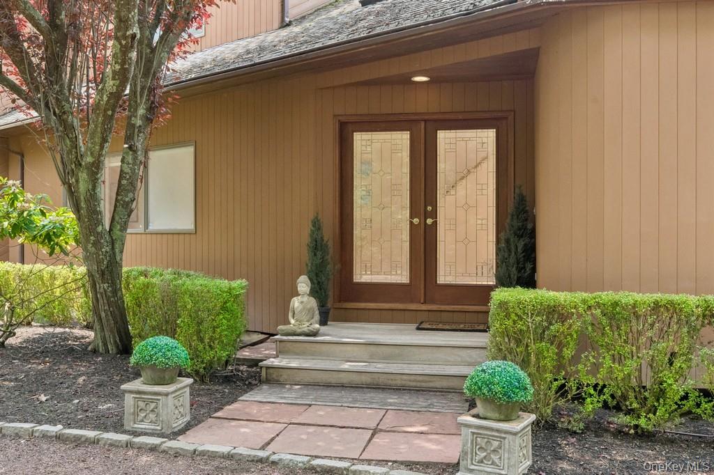 61 Hidden Cove Court, Southampton, NY 11968