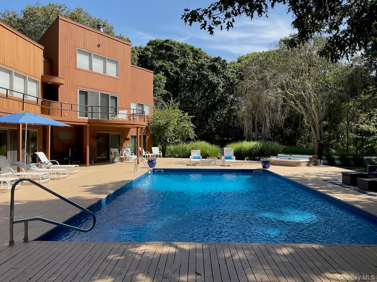 61 Hidden Cove Court, Southampton, NY 11968