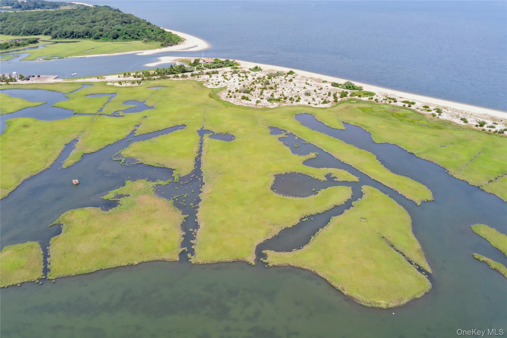 61 Hidden Cove Court, Southampton, NY 11968