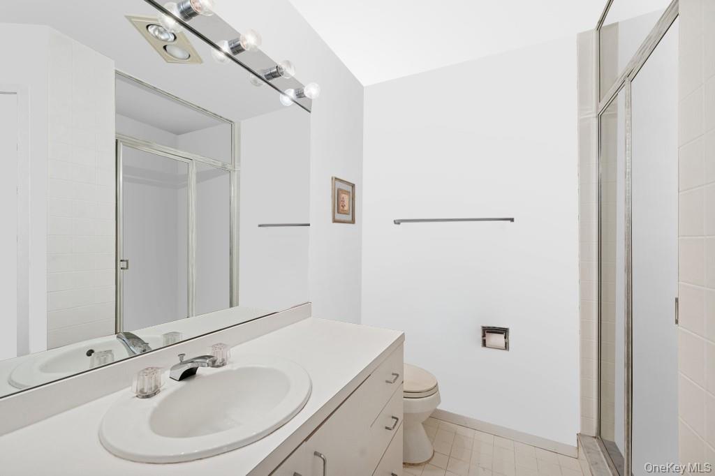 61 Hidden Cove Court, Southampton, NY 11968