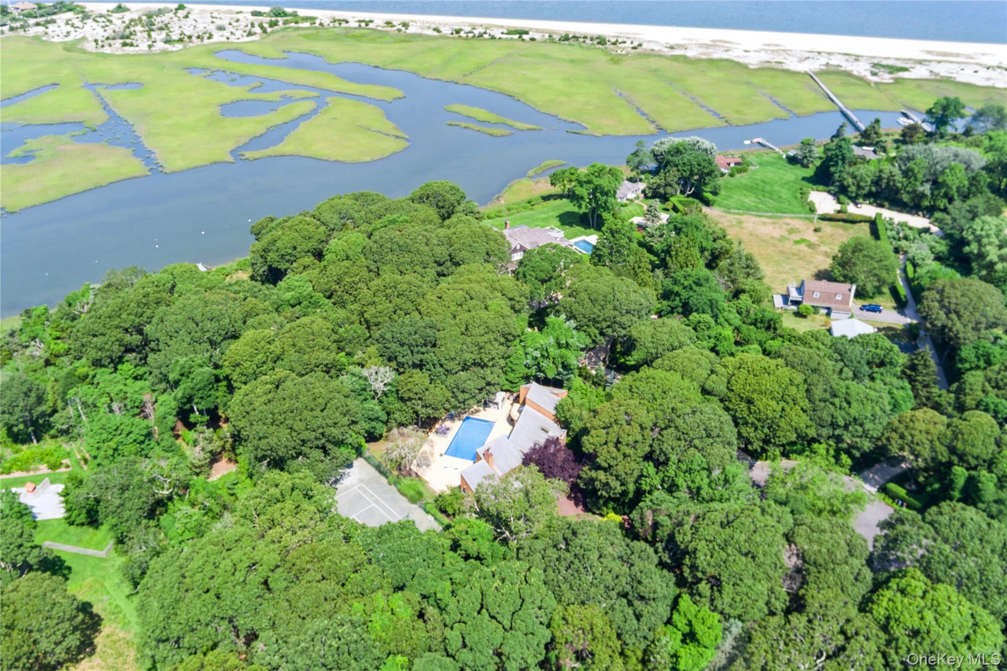 61 Hidden Cove Court, Southampton, NY 11968