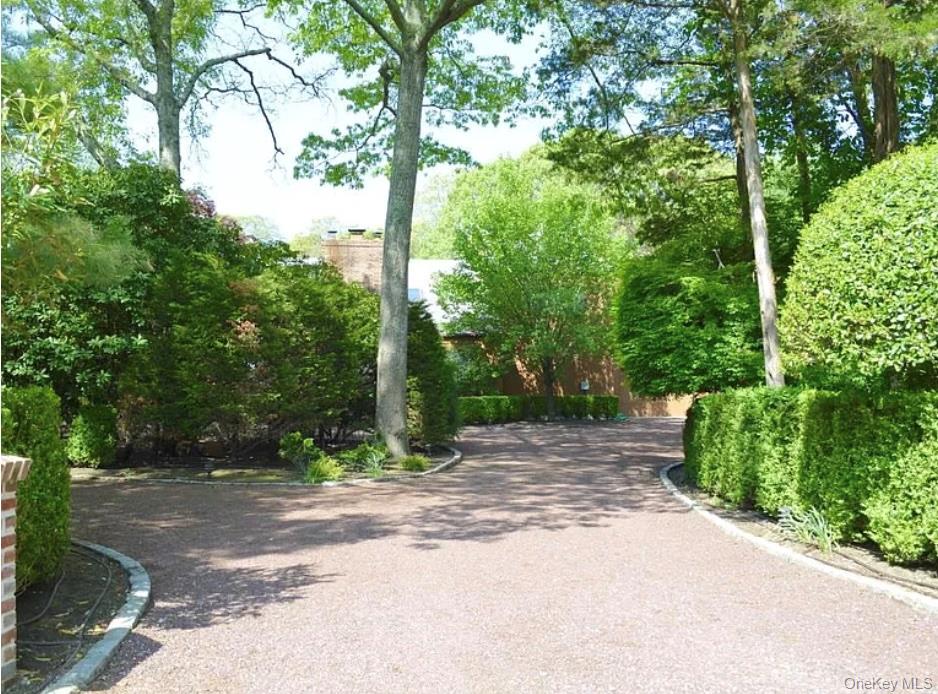 61 Hidden Cove Court, Southampton, NY 11968