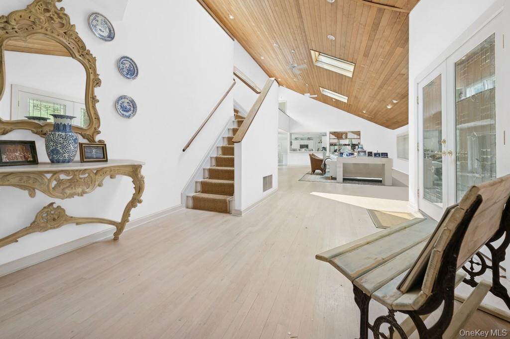 61 Hidden Cove Court, Southampton, NY 11968