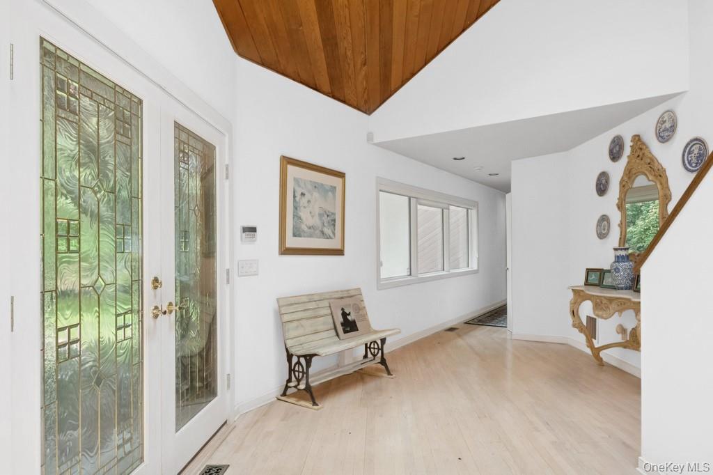 61 Hidden Cove Court, Southampton, NY 11968