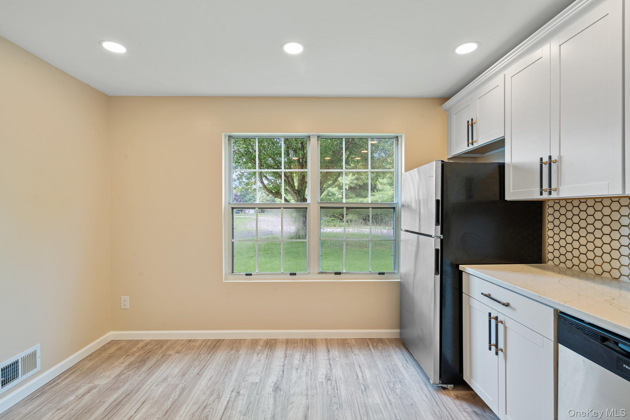 6 Doe Path, Coram, NY 11727