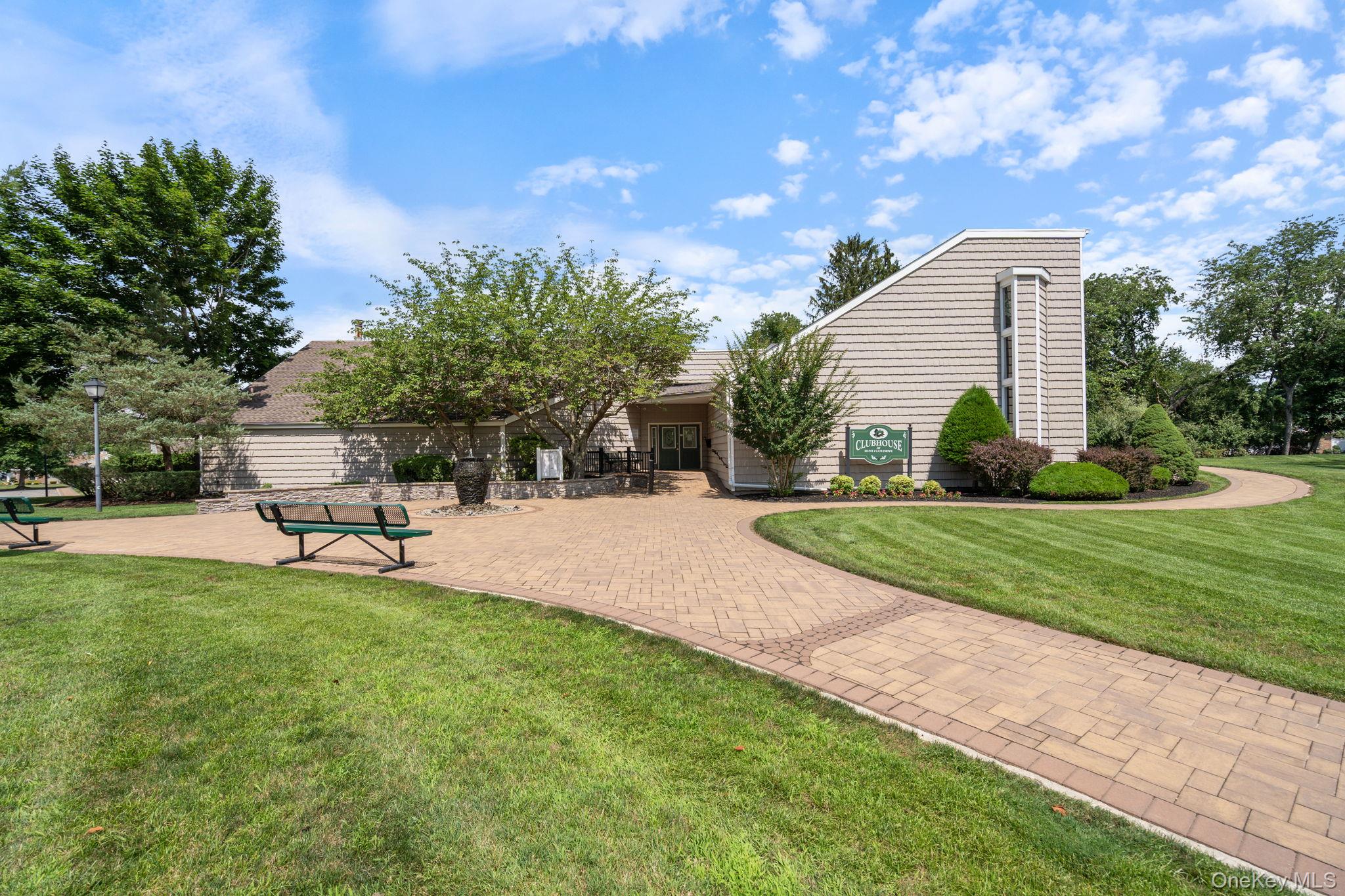 6 Doe Path, Coram, NY 11727