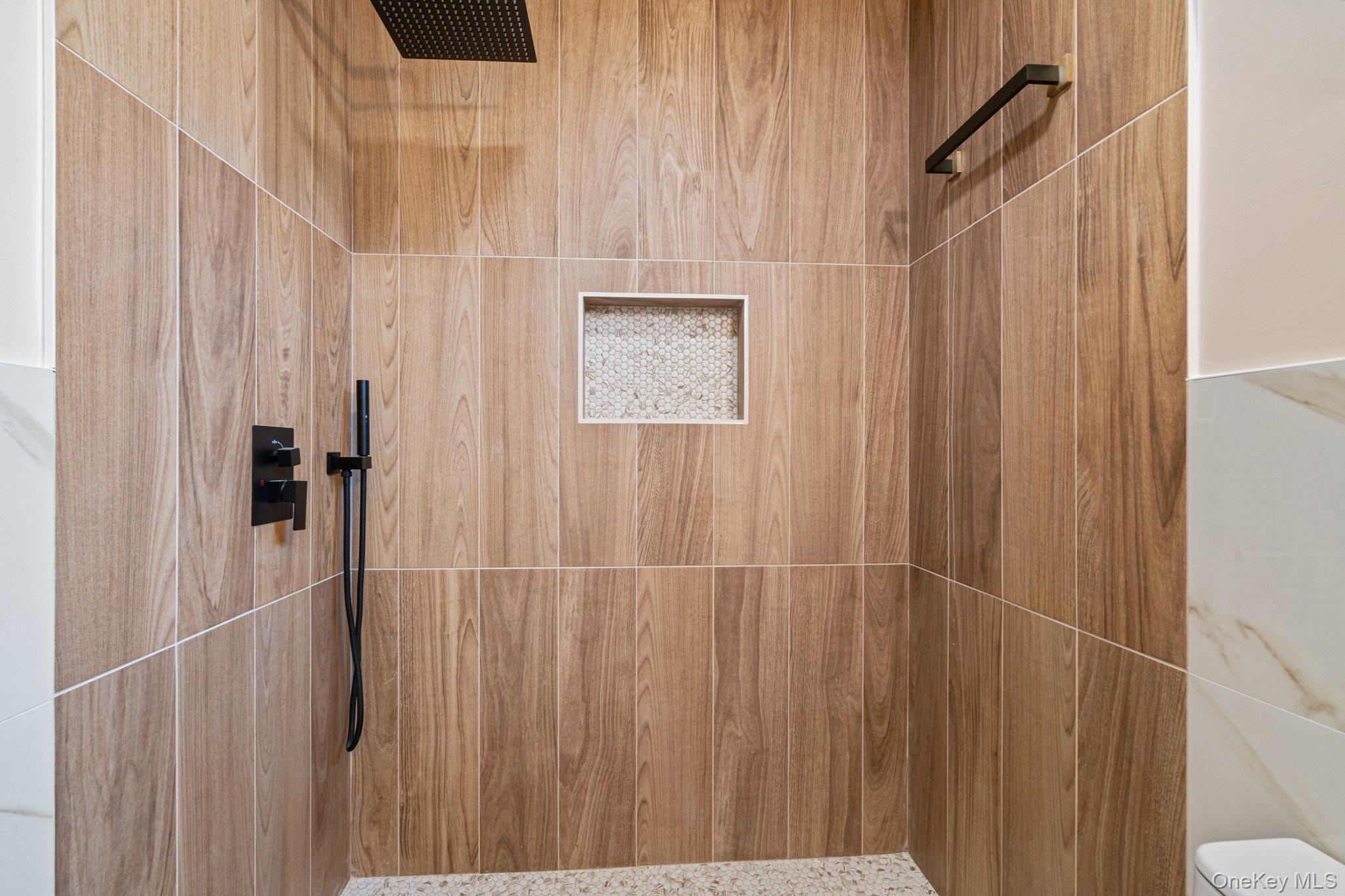 6 Doe Path, Coram, NY 11727