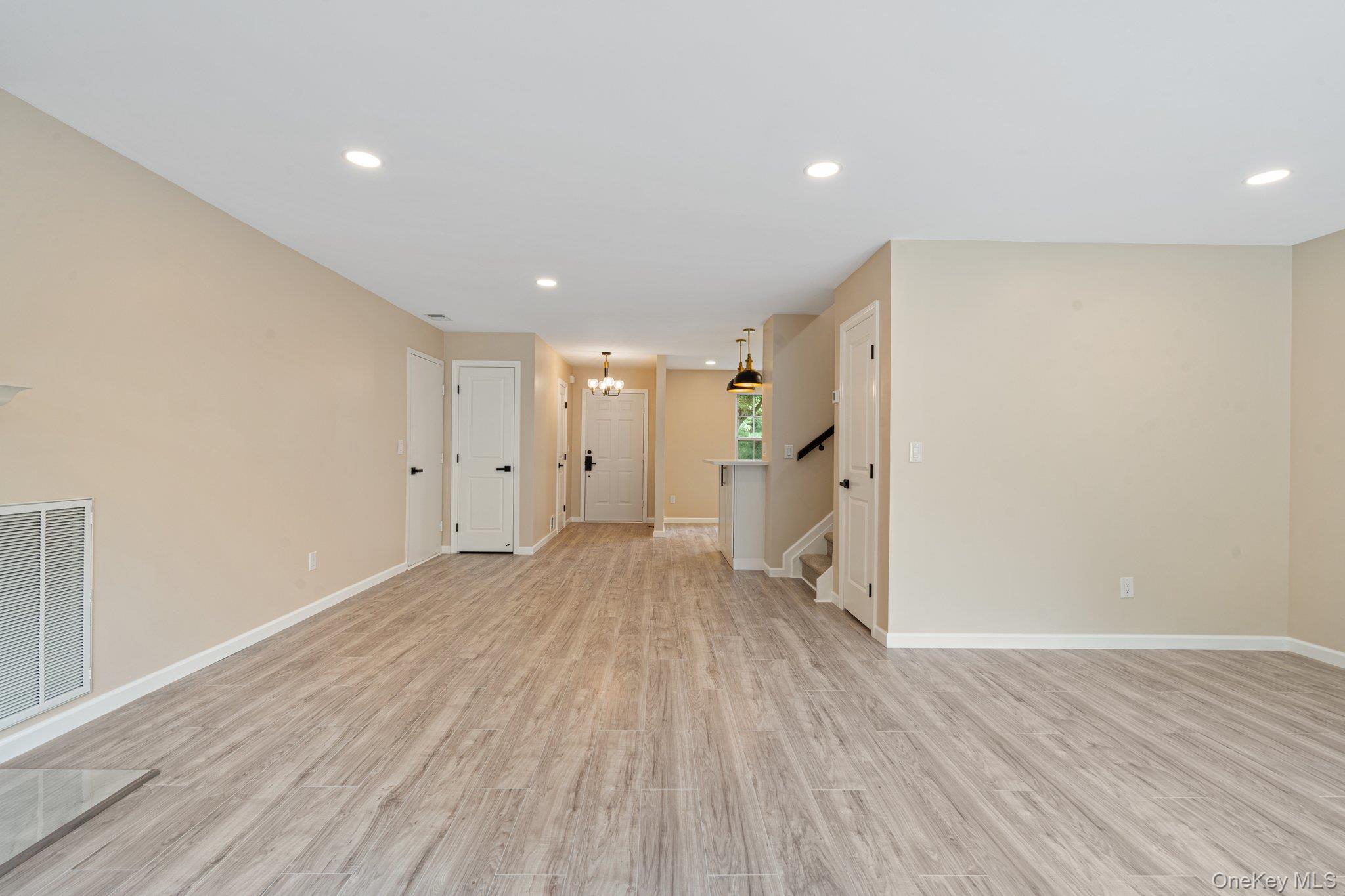 6 Doe Path, Coram, NY 11727