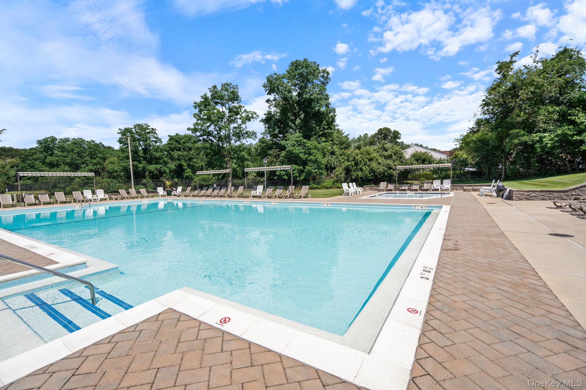 6 Doe Path, Coram, NY 11727