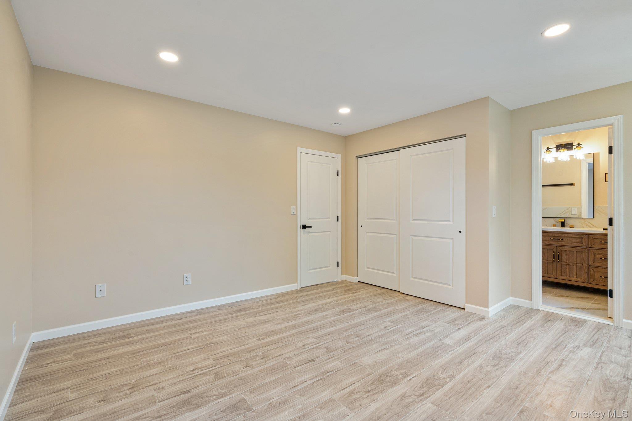 6 Doe Path, Coram, NY 11727