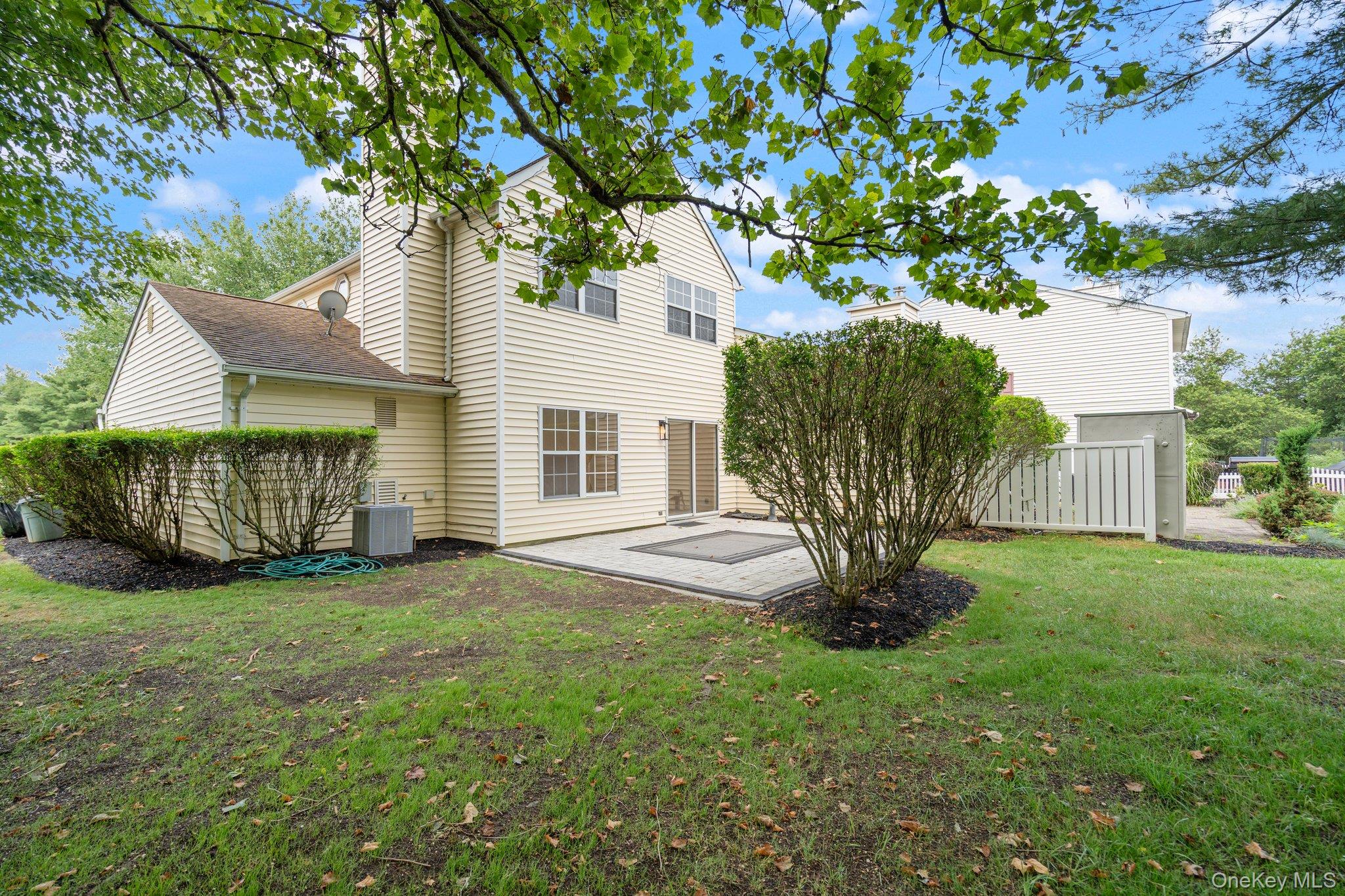 6 Doe Path, Coram, NY 11727