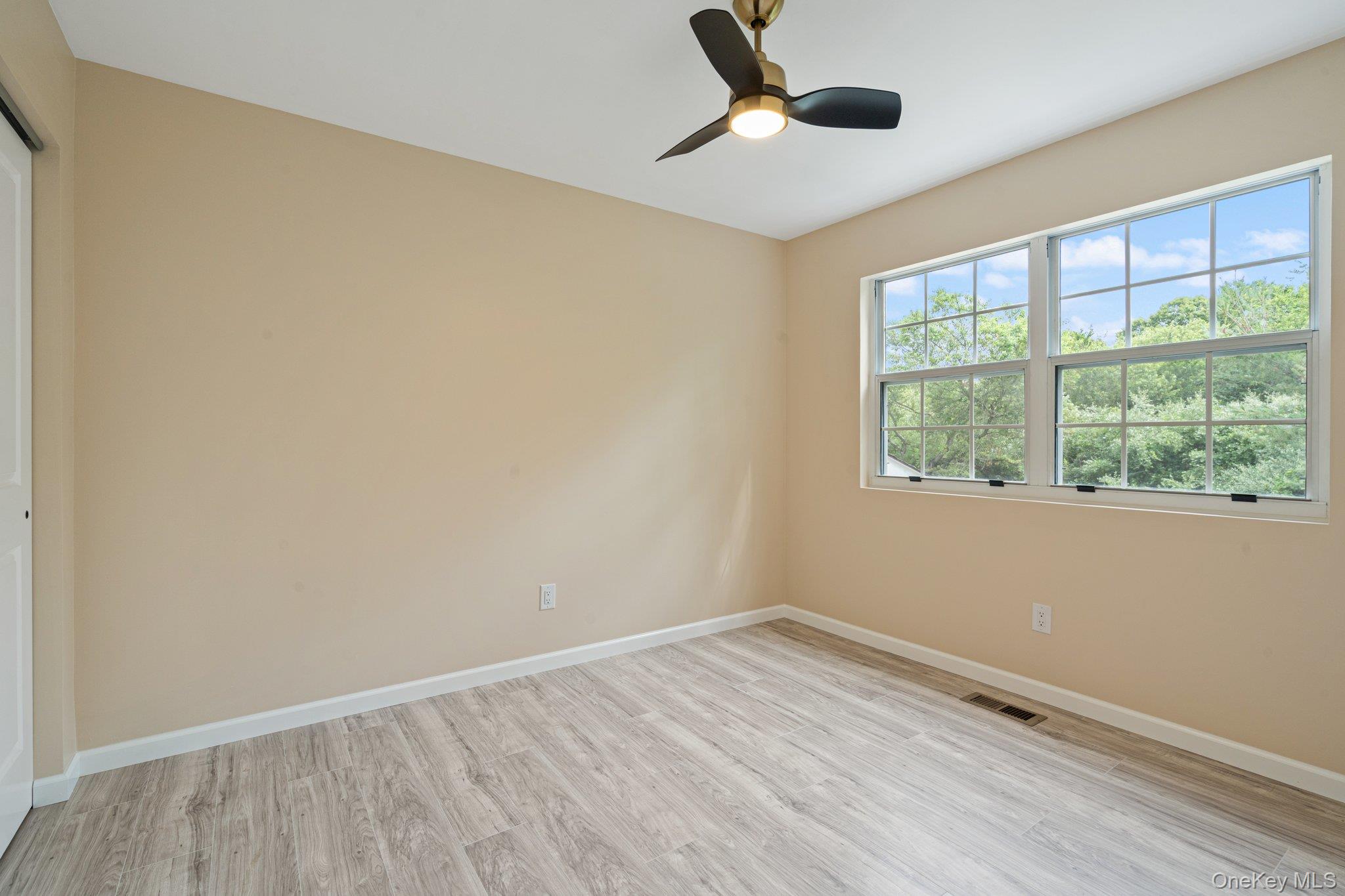 6 Doe Path, Coram, NY 11727