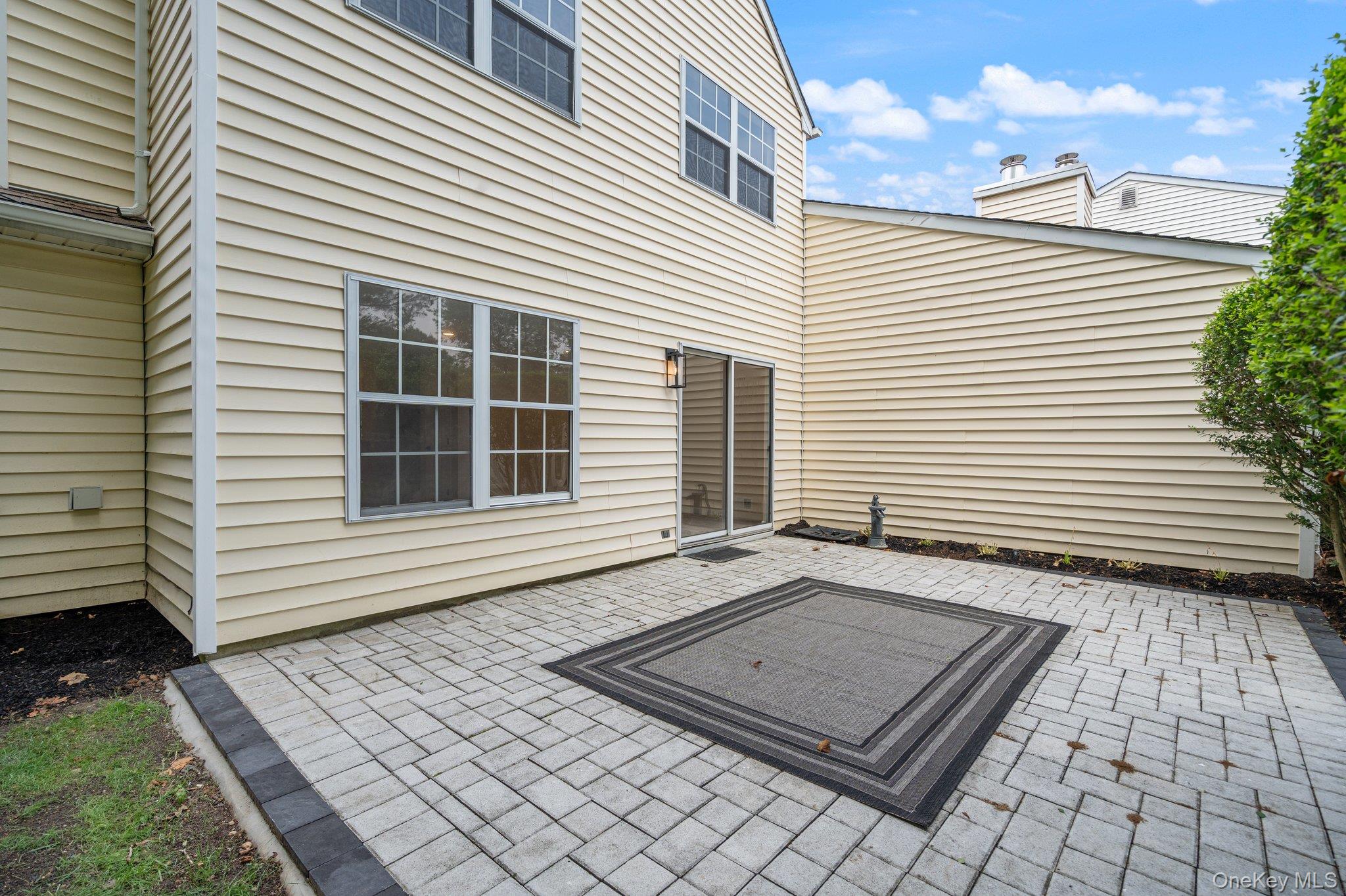 6 Doe Path, Coram, NY 11727